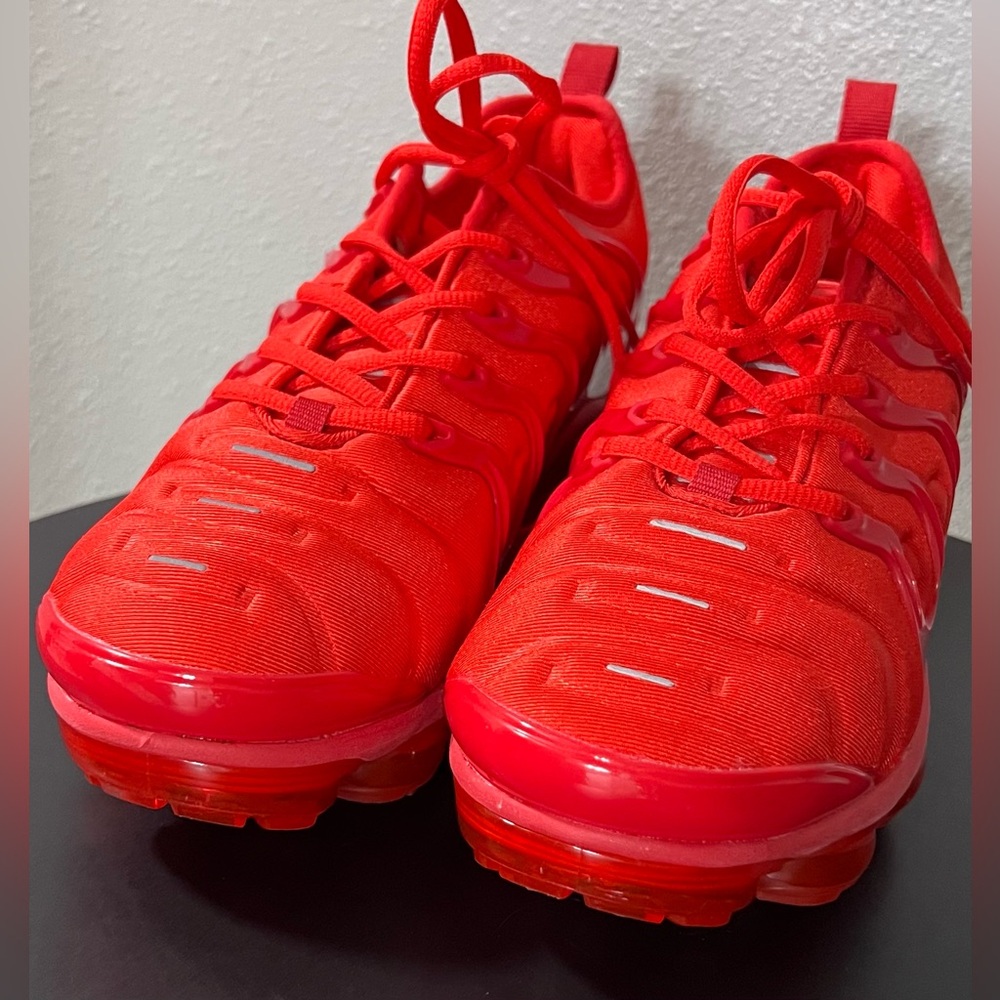 ✨Like New Nike Men's Red Air VaporMax Plus Shoes Athletic Triple Red Sneakers - Picture 3 of 16